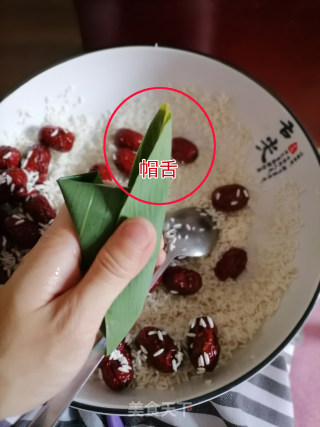 红枣甜粽 蜜枣粽子 四角粽子的做法 端午节粽子 粽子的包法的做法步骤：14