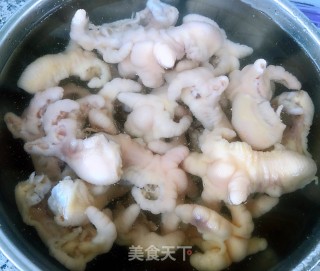 香辣凤爪鹌鹑蛋#食物边角料做大餐#的做法步骤：3