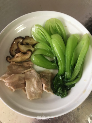 香肠五花肉煲仔饭的做法步骤：8