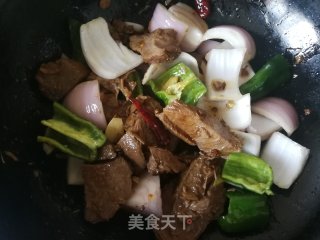 洋葱炒酱羊肉的做法步骤：11