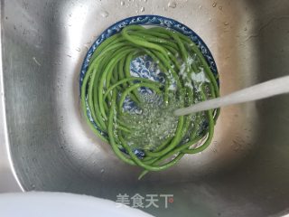 芝麻酱蒜泥拌豆角的做法步骤：3