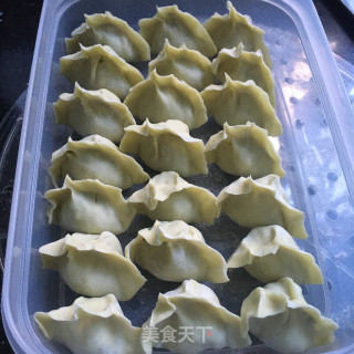 虾仁鸡蛋黄瓜水饺的做法步骤：10