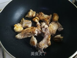 南瓜土豆炖排骨的做法步骤：4