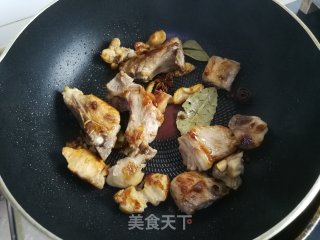 南瓜土豆炖排骨的做法步骤：5