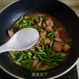 蒜苔烧鲅鱼的做法步骤：7