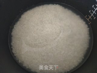 腊肠香肠土豆焖饭的做法步骤：2