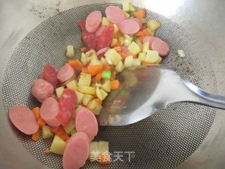 腊肠香肠土豆焖饭的做法步骤：5