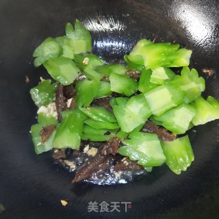 豆豉鲮鱼炒苦瓜的做法步骤：11