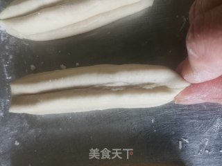 炸油条的做法步骤：11