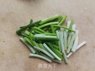 小葱炒鸡蛋的做法步骤：4