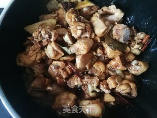 胡萝卜香菇土豆炖鸡腿的做法步骤：12