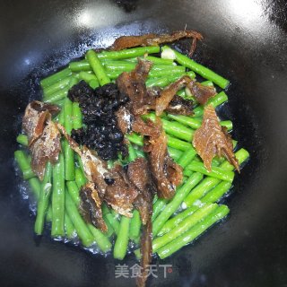 豆豉鲮鱼炒豆角的做法步骤：10