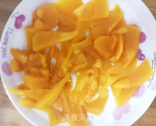 快手芝麻南瓜饼 软糯清甜南瓜豆沙饼的做法步骤：3