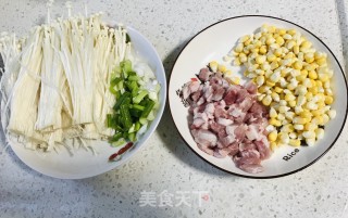 金针菇玉米炒肉的做法步骤：2