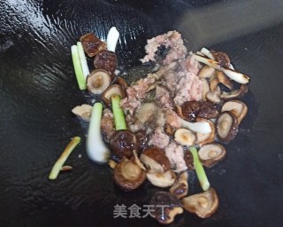 香菇肉末烩豆腐的做法步骤：4