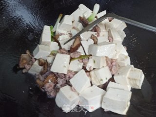 香菇肉末烩豆腐的做法步骤：5