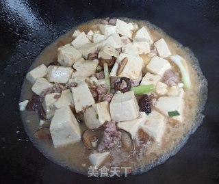 香菇肉末烩豆腐的做法步骤：6