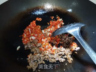 红辣椒牛肉炒韭菜花的做法步骤：6