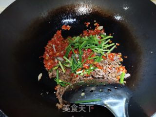 红辣椒牛肉炒韭菜花的做法步骤：7