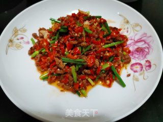 红辣椒牛肉炒韭菜花的做法步骤：8