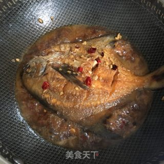 红烧鲳鱼的做法步骤：8