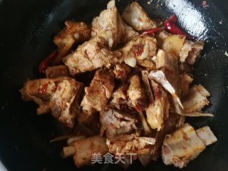 麻辣排骨锅的做法步骤：11