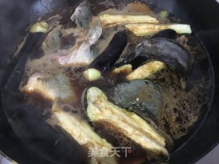 鲶鱼炖茄子的做法步骤：2