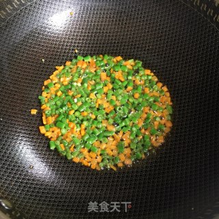 胡萝卜豆角炒饭的做法步骤：2