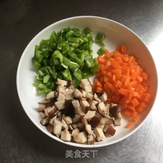 肉末炒三丁的做法步骤：2