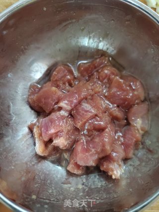 杏鲍菇炒肉丁的做法步骤：3