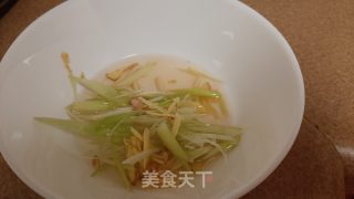 茄汁西葫芦炒肉片的做法步骤：2