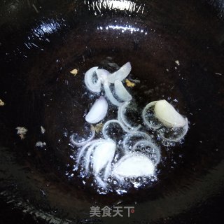 芦笋木耳炒鸡蛋的做法步骤：6