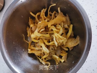 干香炸蘑菇的做法步骤：5