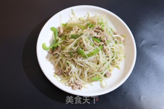 青椒豆芽炒肉片的做法步骤：1