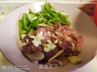 青椒豆芽炒肉片的做法步骤：3