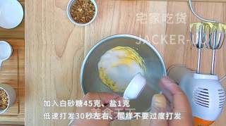 经典美式软心小甜饼，配方简单，馅料丰富，牛奶里泡一泡后，口感如蛋糕般松软香甜。的做法步骤：3