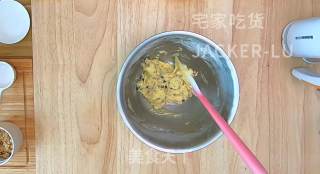 经典美式软心小甜饼，配方简单，馅料丰富，牛奶里泡一泡后，口感如蛋糕般松软香甜。的做法步骤：7