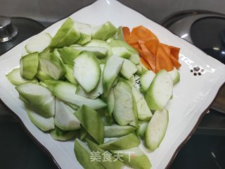 蚝油杏鲍菇炒丝瓜的做法步骤：2