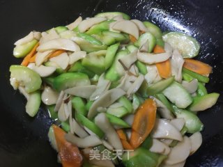 蚝油杏鲍菇炒丝瓜的做法步骤：10