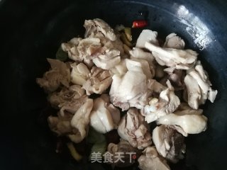 胡萝卜山药炖鸡腿的做法步骤：6