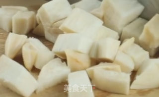 杏鲍菇炒肉丁的做法步骤：1