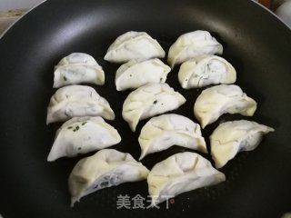 虾仁韭菜煎饺的做法步骤：11