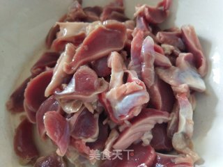 烧烤料炒鸡胗的做法步骤：1