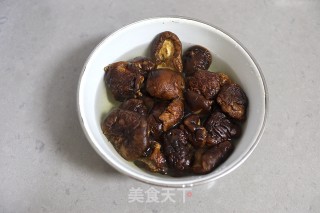 咸肉虾仁香菇糯米饭的做法步骤：3