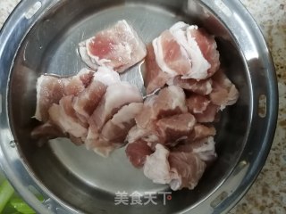 五花肉干锅土豆片的做法步骤：3