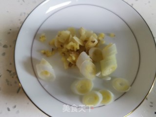 绿豆芽炒粉的做法步骤：3