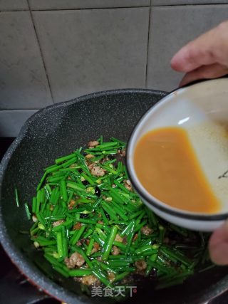 豆鼓炒韭菜花的做法步骤：7