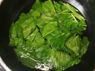 炝拌菠菜豆腐丝的做法步骤：3