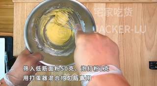 甜甜圈小蛋糕，超简单小甜品，泡牛奶后吃味道更好哦。的做法步骤：4