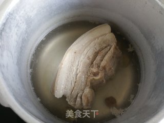 青萝卜干扣肉的做法步骤：2